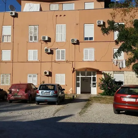 Lily Apartmán